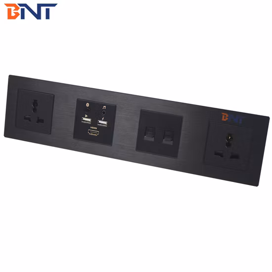 El zócalo de poder de escritorio de la esquina redonda del enchufe universal al por mayor de la fábrica montó en el eje de los medios de la pared con el USB